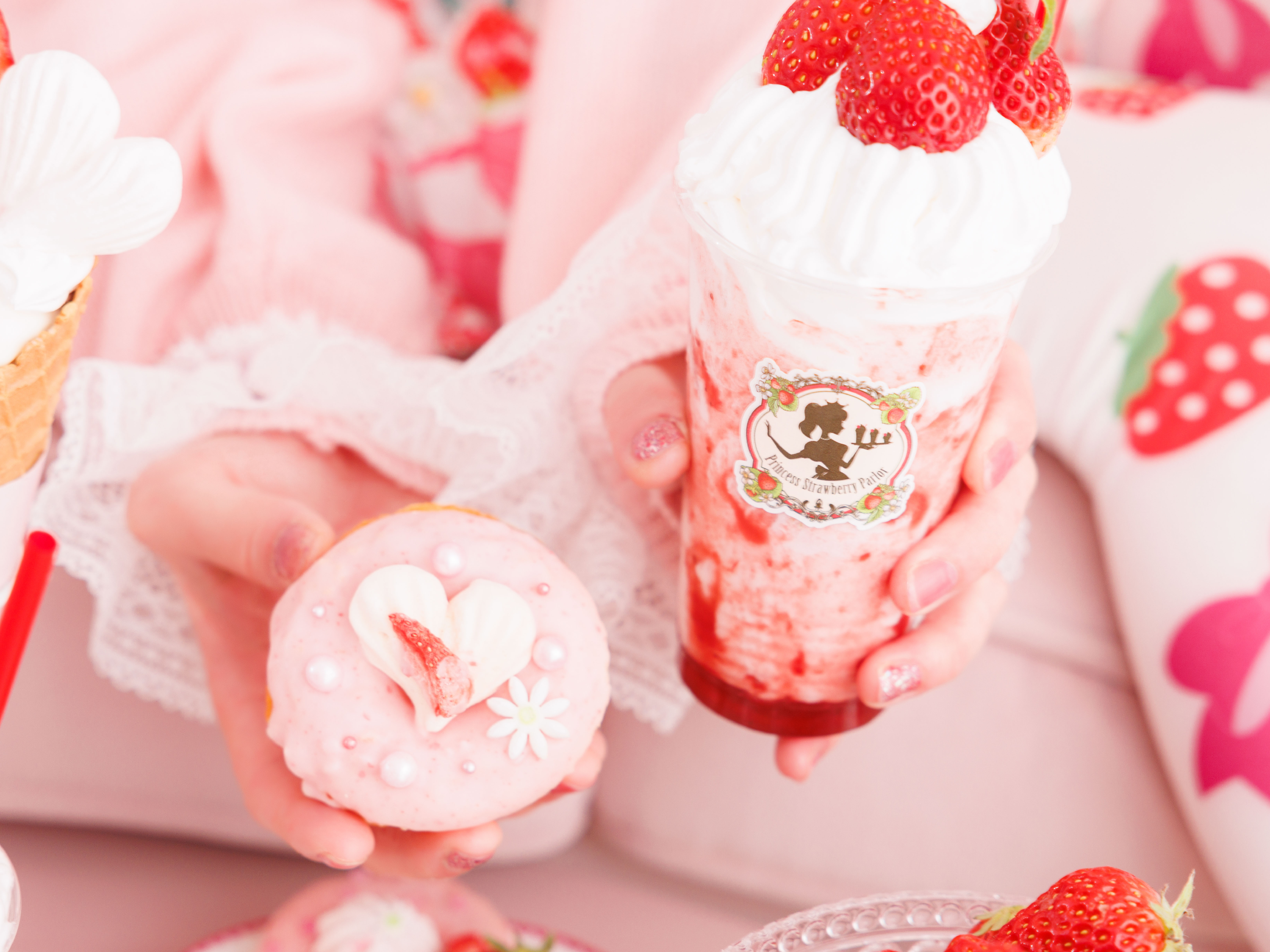 プリンセスないちごスイーツを販売するキッチンカー「プリンセス